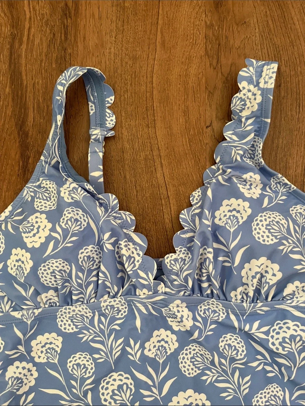 NWT Draper James Dahlia Scalloped Swim Top